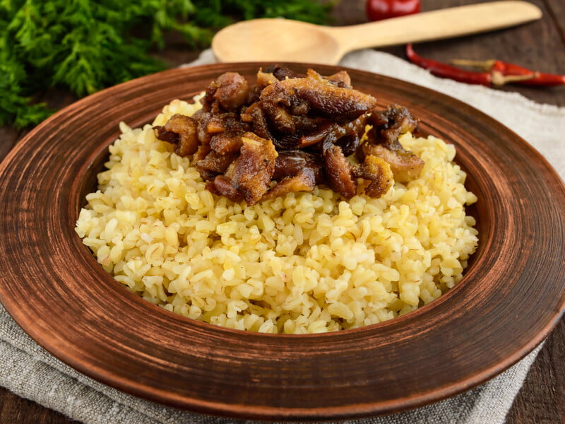 Покладіть це на дно каструлі – і булгур вийде набагато смачнішим. Клопотенко розповів секрет приготування, який "варто знати всім"