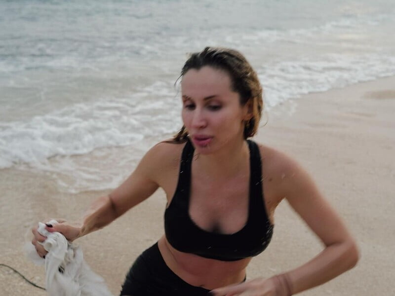 "Давно не раділа як дитина". Loboda показала, як уперше в житті зайнялася серфінгом