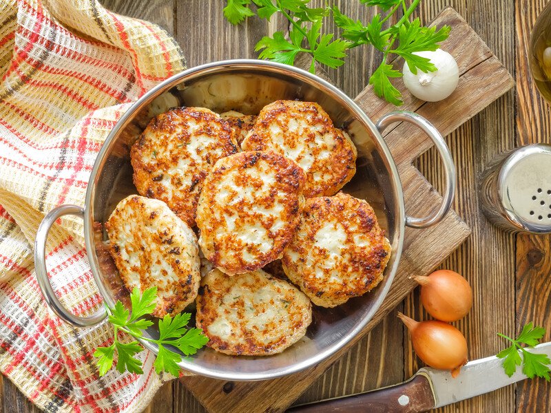 Додайте це у фарш – і котлети вийдуть смачними, м'якими й пишними. Білик поділилася своїм фірмовим рецептом