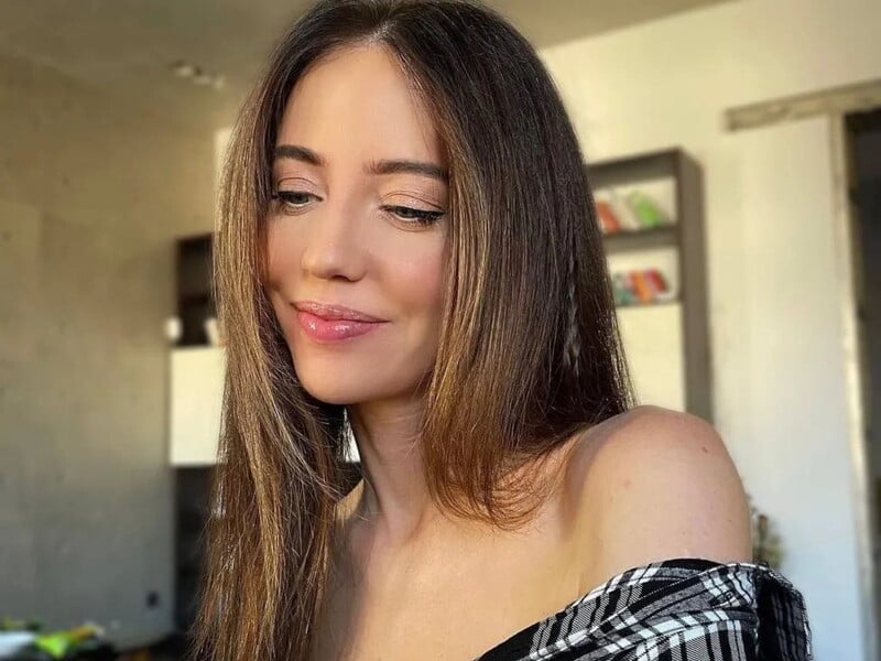 "Є новини". 33-річна Дорофєєва відреагувала на чутки про те, що у 2024 році вперше стане матір'ю