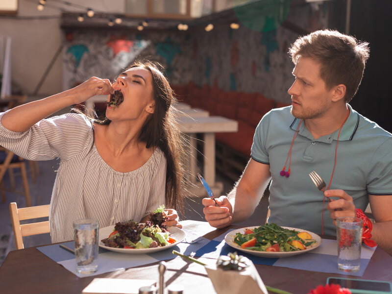 Від цих продуктів гарантовано з'явиться зайва вага. Експерт назвав їжу, яка сприяє появі жиру на тілі