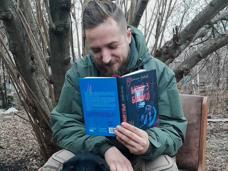 Хливнюк присвятив вірш поетові Максиму Кривцову, який загинув на війні проти окупантів