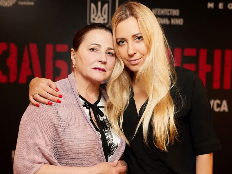 "Нею маніпулювали. Усі знають про це". Тоня Матвієнко прокоментувала чутки про "дивну поведінку" матері