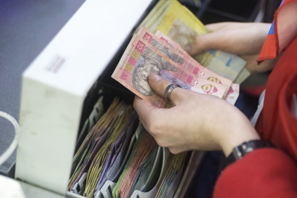 НБУ встановив офіційний курс на 2 січня – гривня оновила історичний мінімум НБУ встановив офіційний курс на 2 січня – гривня оновила історичний мінімум