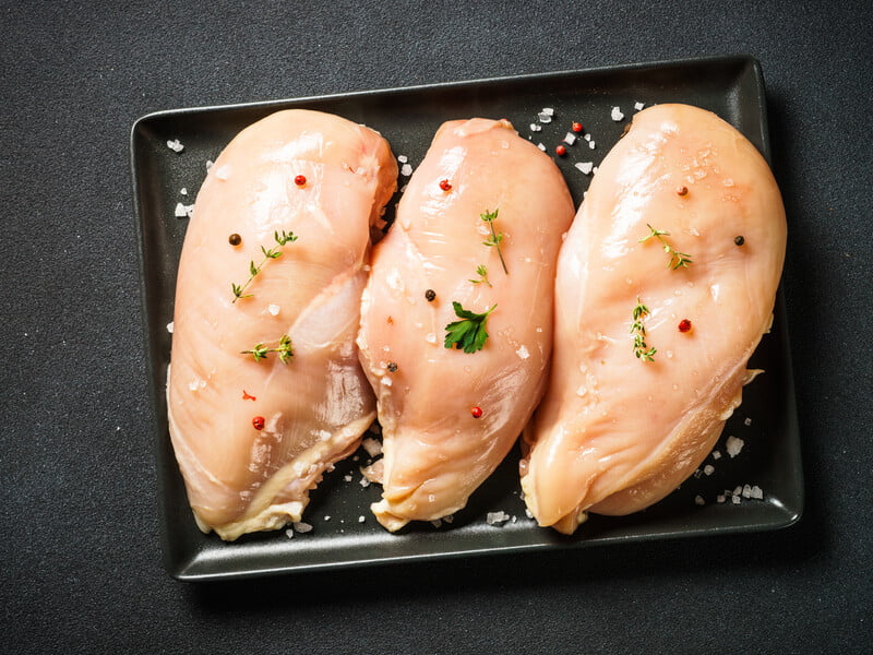 Ніжне й соковите філе в духовці з начинкою зі шпинату й сиру. Рецепт від досвідченої господині