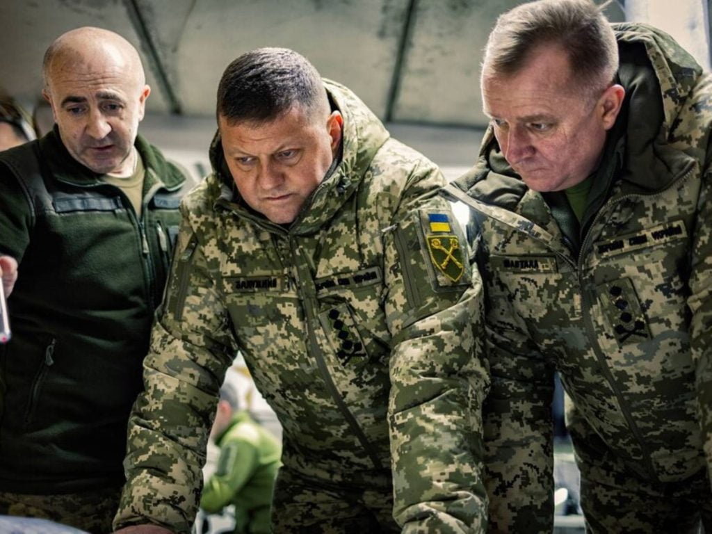 "Погляньте на моє обличчя. Таке підробити неможливо". Сєрга сфотографувався із Залужним та Шапталою