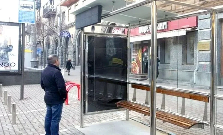 Скляні зупинки під час війни: Держаудитслужбу просять відреагувати на тендер у столиці