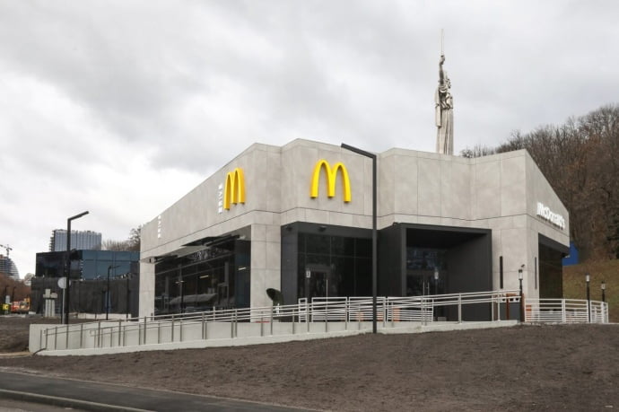 McDonald's відкрила новий ресторан у Києві McDonald's відкрила новий ресторан у Києві