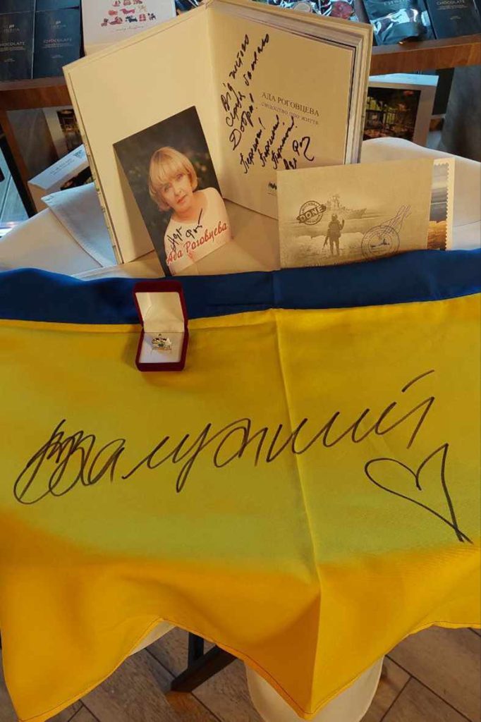 Влад Дарвін збирає гроші для ЗСУ на акустичних квартирниках (ФОТО)
