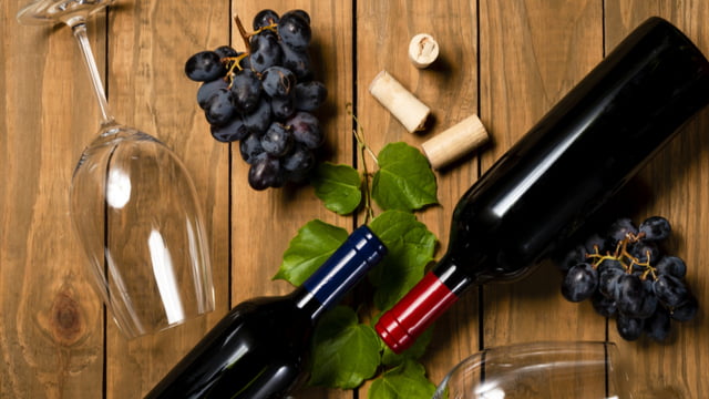 Впорається кожен! Як швидко почистити ананас і красиво його нарізати