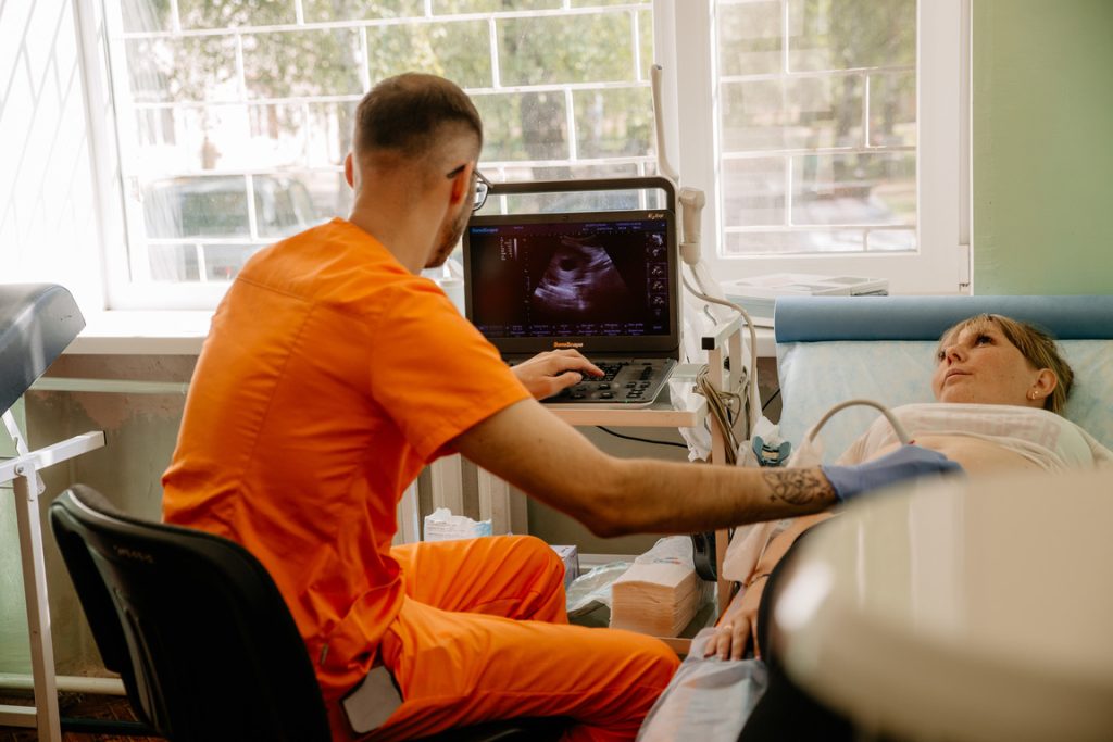 Дзвоніть 3033: діє національна гаряча  лінія підтримки з питань сексуального та репродуктивного здоров’я