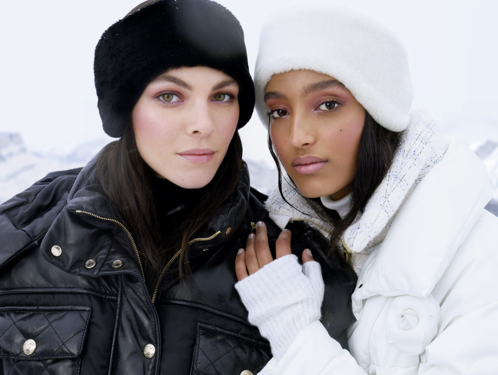 Новинка від Chanel: лімітована колекція макіяжу Les Beiges Winter Glow, присвячена зимовому відпочинку у горах
