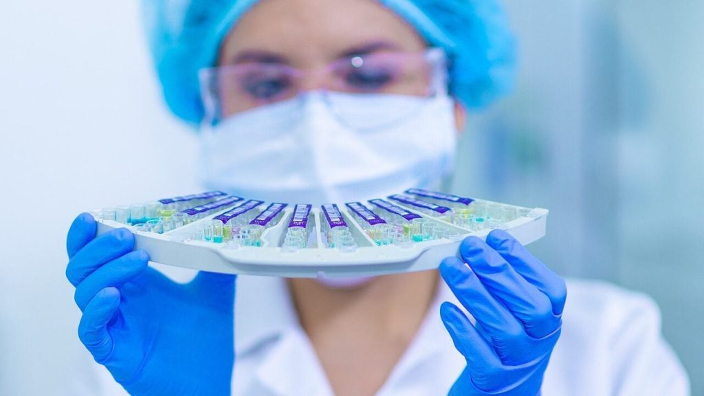 Казали, просто пневмонія: Китай знав про смертельний Covid-19, але замовчував два тижні