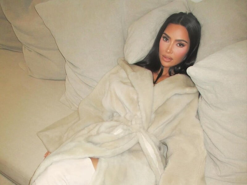 Тотальний бежевий. Кардаш’ян показала образ в одному кольорі