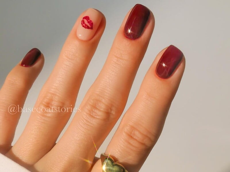 Як створити зображення поцілунку на нігтях. Відео