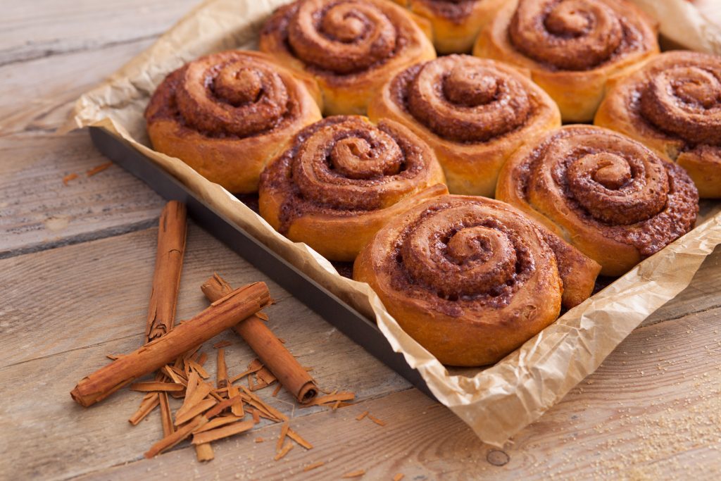 Ці булочки підійдуть для сніданку в ліжко. Простий рецепт синабонів