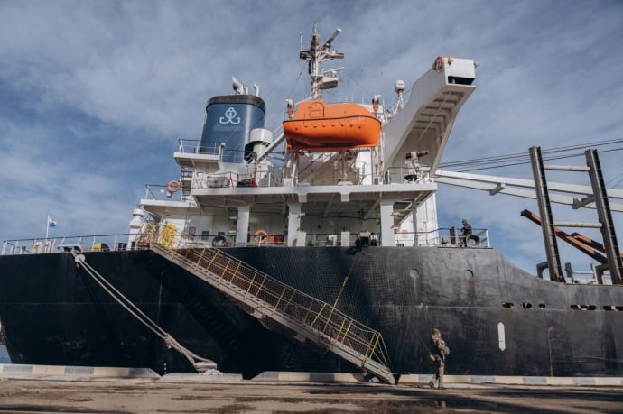 З України вирушило перше судно з гуманітарною пшеницею цього року