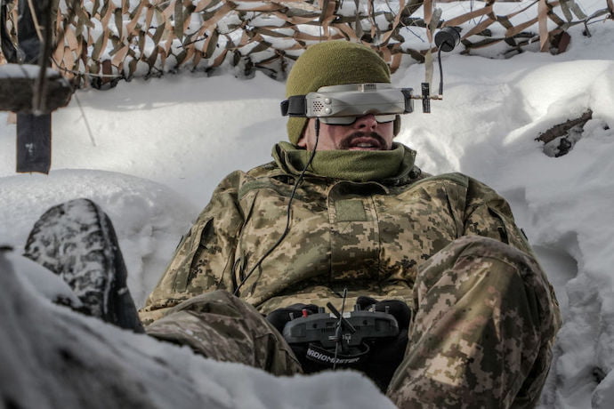 Велика Британія та союзники прагнуть озброїти Україну ройовими дронами з ШІ - Bloomberg