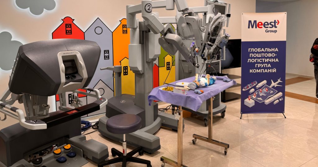 В Україні вперше з’явився надсучасний робот-хірург Da Vinci в дитячій лікарні