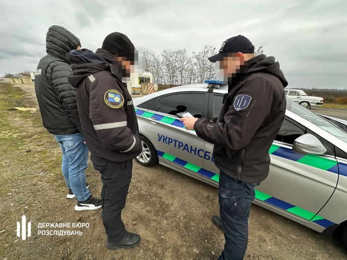 ​Керівник "Укртрансбезпеки" на Миколаївщині "заробляв" на перевізниках по 50 тисяч гривень на день – ДБР