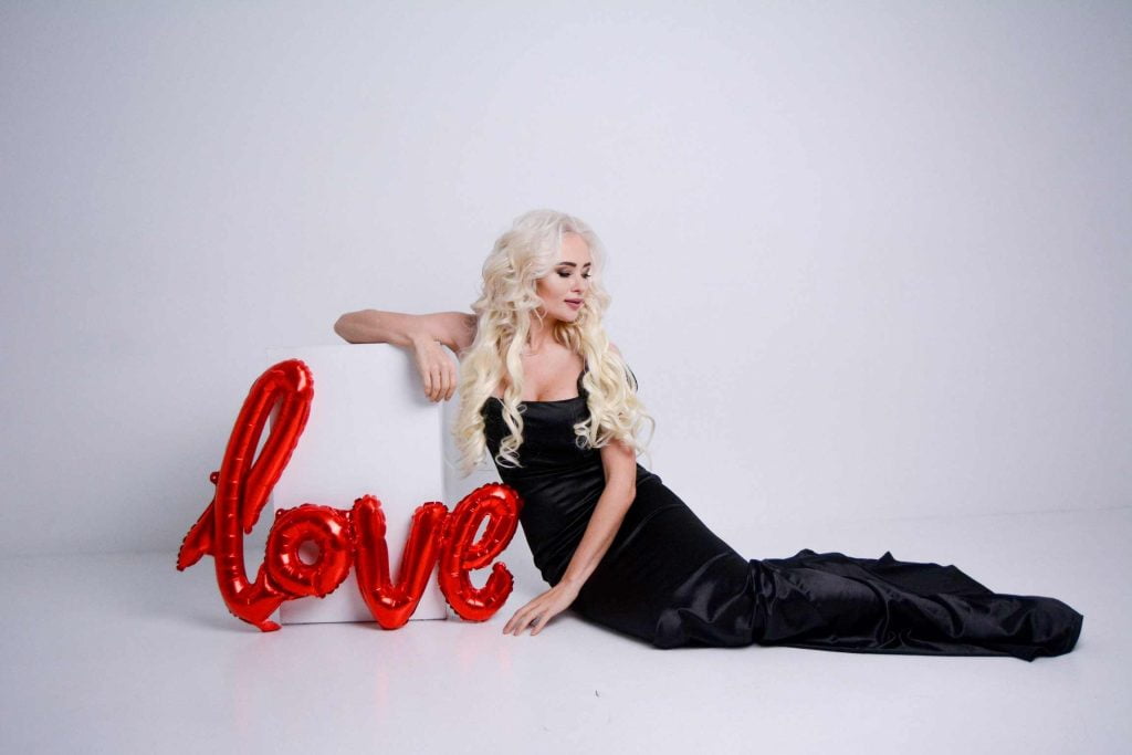 ANGELA — «Холодне місто»: новий кліп для тих хто хоче почати нове життявід співучої королеви краси ANGELA — «Холодне місто»: новий кліп для тих хто хоче почати нове життявід співучої королеви краси