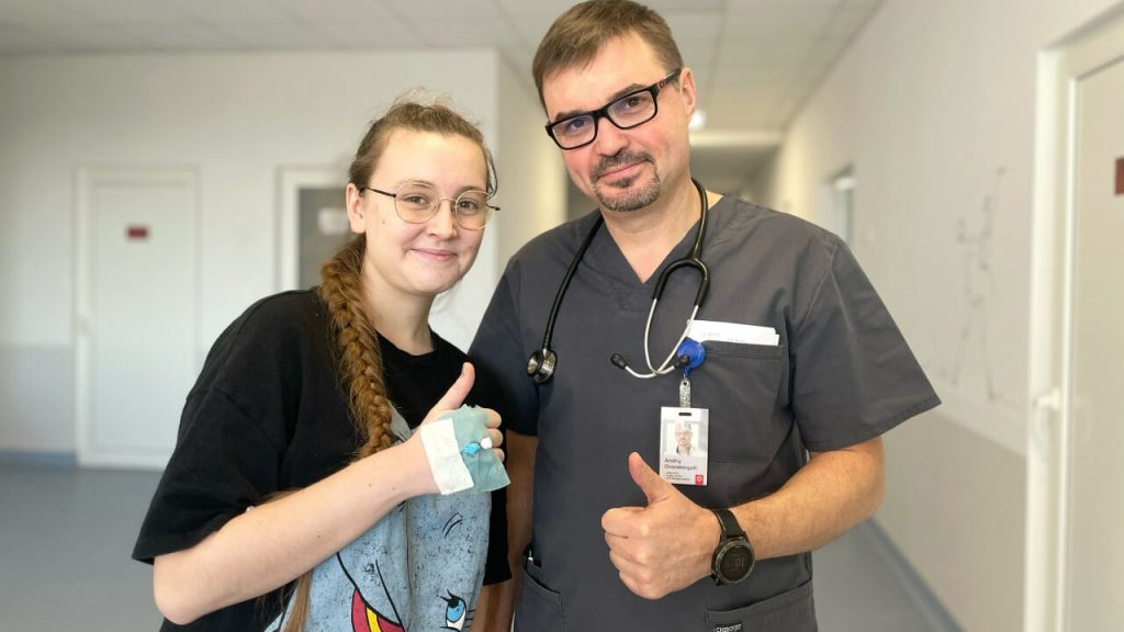 Померла під час операції: робот-хірург пропалив дірку у кишківнику 78-річної американки