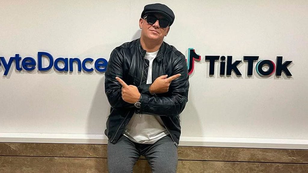 Чекаємо на хіти: Потап полетів в іншу країну і розповів, чим займатиметься