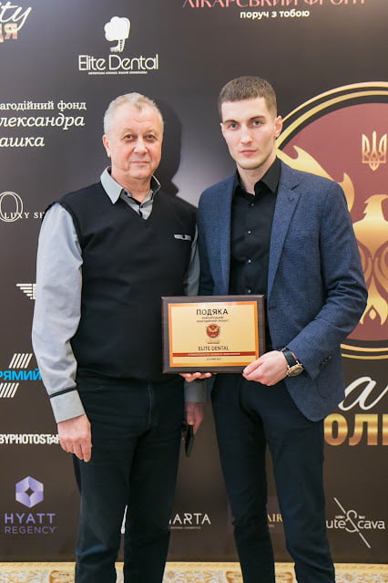 Стоматолога з Маріуполя Тимофія Єрмолаєва нагородили за благодійну та професійну діяльність. Elite Dental: соціально-відповідальний сімейний бізнес