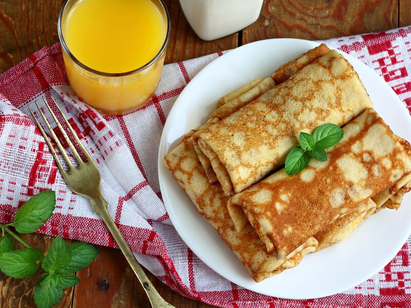 Зробіть це – і млинці з начинкою не порвуться. Лайфхак