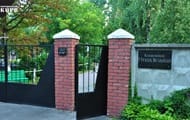 В столичній Пущі-Водиці за прибирання кладовища платили "мертвим душам"