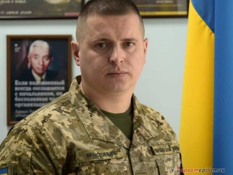 "Якщо голову ТЦК звинувачують виключно в любові до поцілунків – це майже свята людина". У мережі обговорюють відео, яке таємно зняли в кабінеті військкома