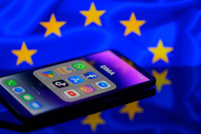 Нові жорсткі правила ЄС можуть торкнутись X, Tik-tok та Booking.com