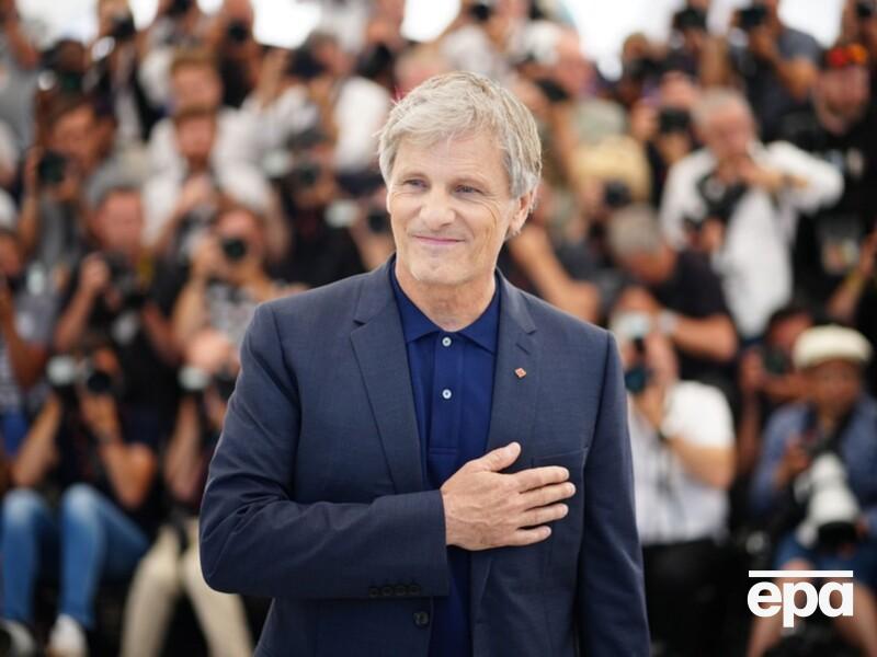 "Я підтримую народ України". Зірка "Володаря перснів" Мортенсен у футболці з тризубом розкритикував Путіна