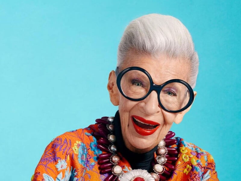 "Опанувала мистецтво жити" і "перетворювала звичайне на незвичайне". У США померла 102-річна ікона моди Айріс Апфель