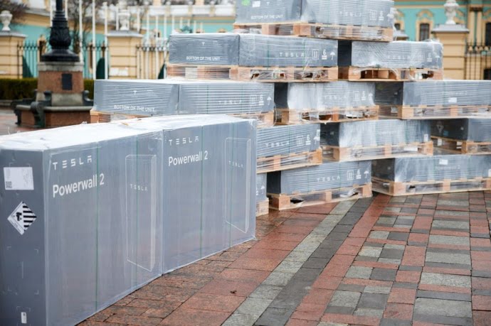 Заклади охорони здоров’я України отримали 300 систем зберігання енергії