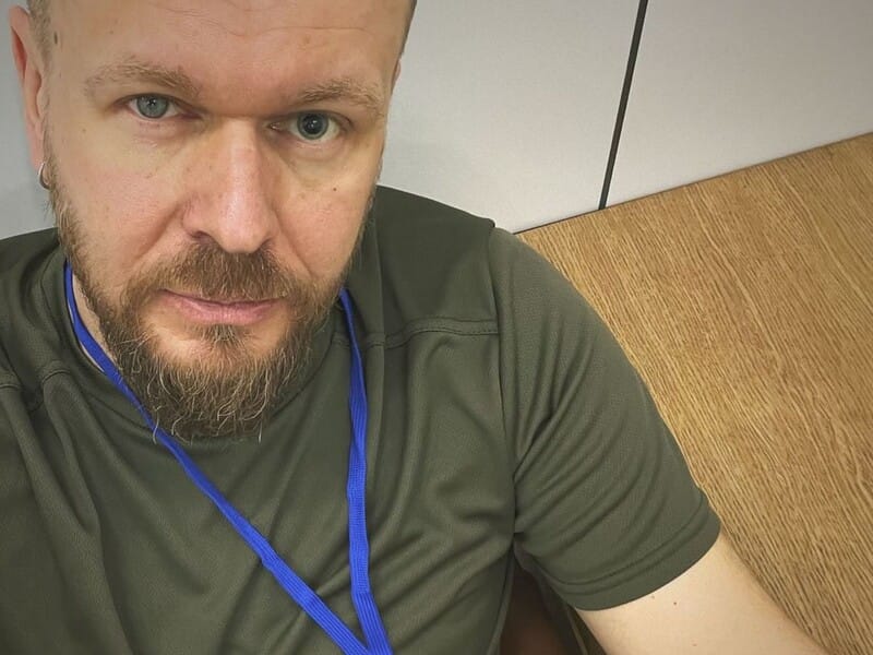 51-річному Положинському, який добровольцем вирушив на фронт, зробили дві операції, він повідомив про нове місце служби