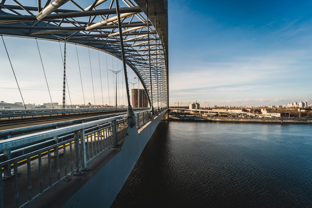 Кличко обіцяє влітку пустити рух автомобілів Подільським мостом і почати ремонт моста Метро