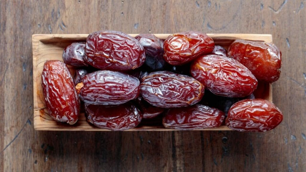 Сушені фініки: чим вони корисні для чоловіків і жінок