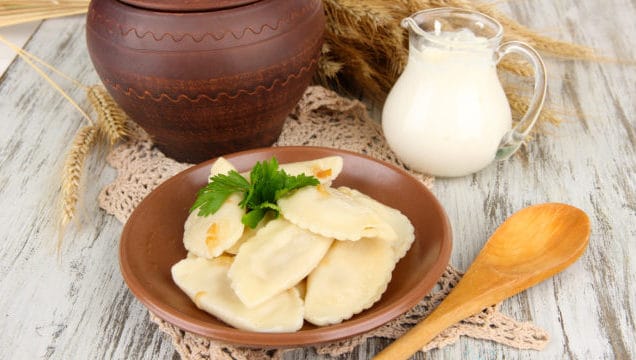 Сирники: рецепт з манкою до сніданку