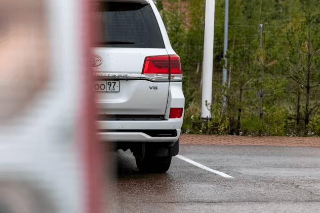 Фінляндія попередила, що авто з номерами РФ мають залишити країну до 16 березня