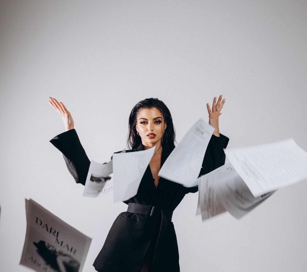 DARIMAR випустила дебютний трек «Про мене» про пошуки себе та розуміння власних таємниць