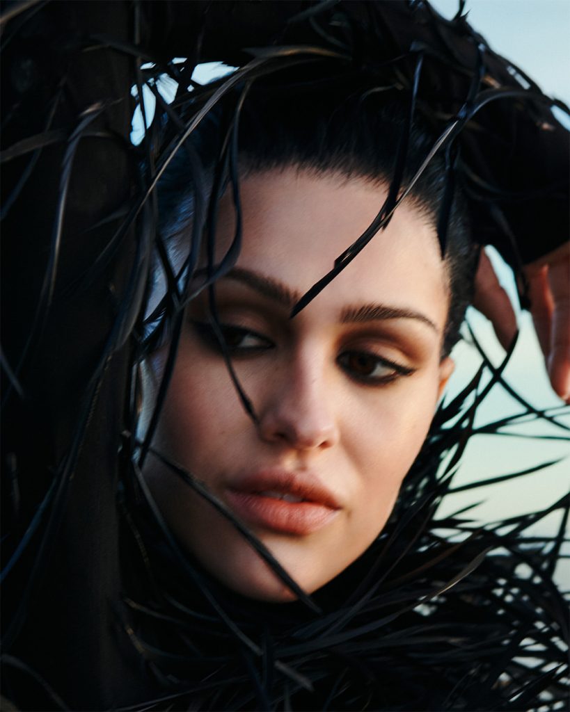 Модель Амелія Грей — нове обличчя аромату Byredo Mojave Ghost Модель Амелія Грей — нове обличчя аромату Byredo Mojave Ghost