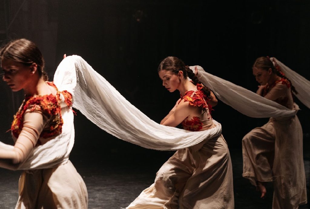 Подорож людського духу в тілі жінки. Експериментальна вистава “Косачка” повертається на сцену