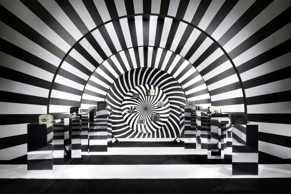 Гід наймоднішим взуттям сезону осінь-зима 2024-2025: дух ескапізму, анімалістичний принт і музика Емі Вайнхаус европейських тижнів моди 