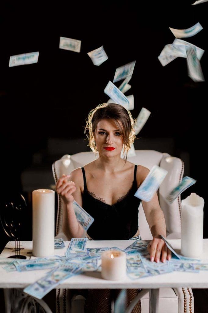 Співачка OLENNA HUMENNA презентує авторську композицію та заявляє про новий напрямок роботи в балканському стилі