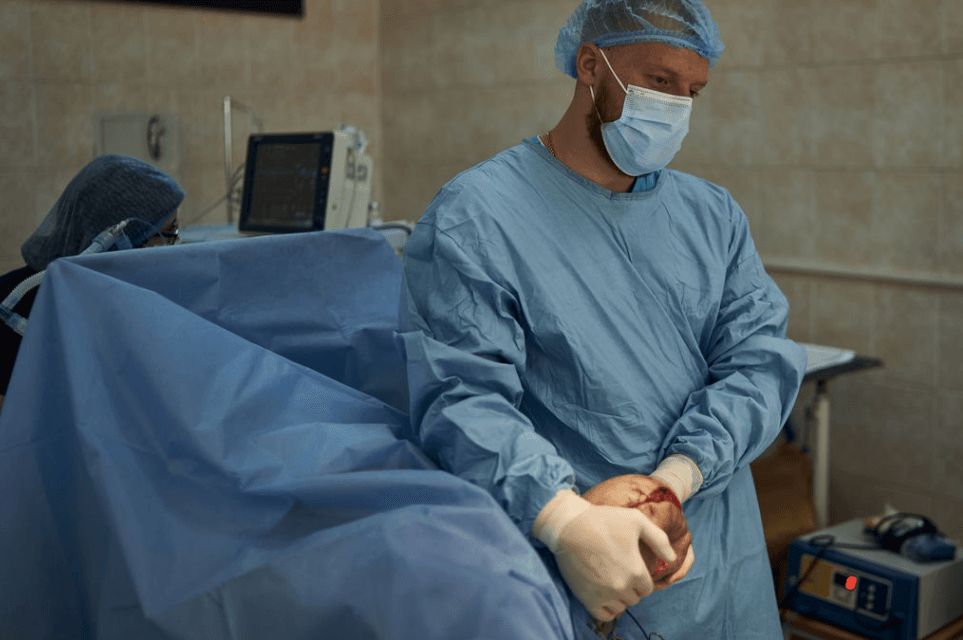 “Ногу ледь не відірвало, дуже переживав, що її ампутують”, - постраждалий з Миколаївщини Сергій Сенів