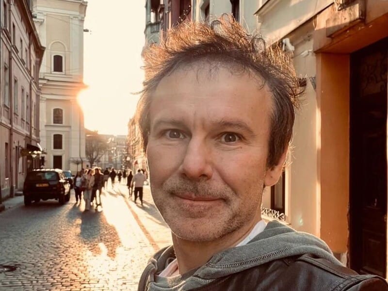 "Провели цю весняну суботу в поїздці до рідного Мукачева". Вакарчук показав фото з матір'ю "Провели цю весняну суботу в поїздці до рідного Мукачева". Вакарчук показав фото з матір'ю