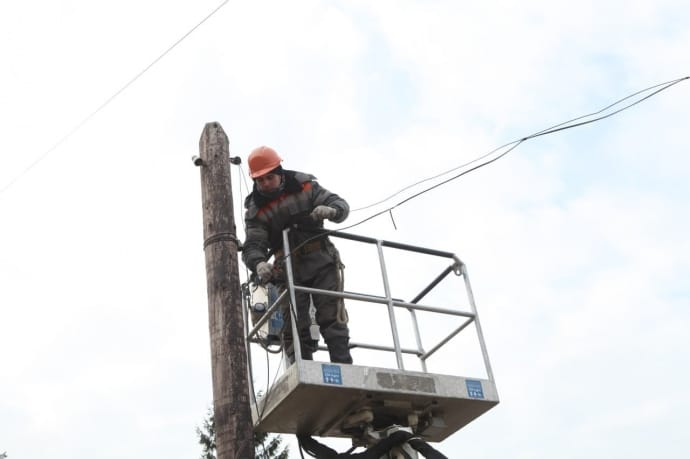 В Україні через негоду було знеструмлено близько 145 тисяч споживачів, також без світла залишилась шахта 