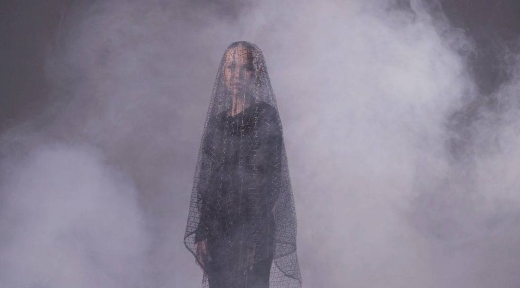 Символічна пам’ять чоловіку: нова пісня “День І Ніч” від співачки KICHILA