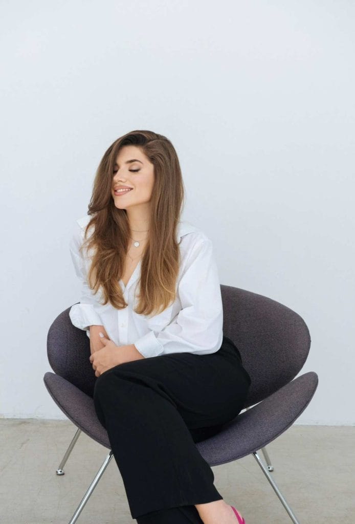 Співачка LADA презентувала нову пісню “Сумую”: спогади про безтурботне життя